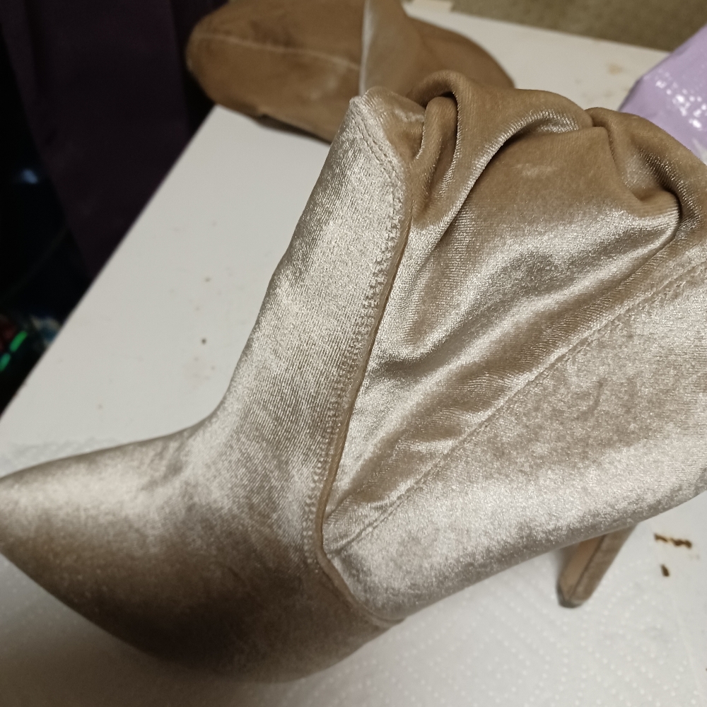 Boots - Picture 3 of 5